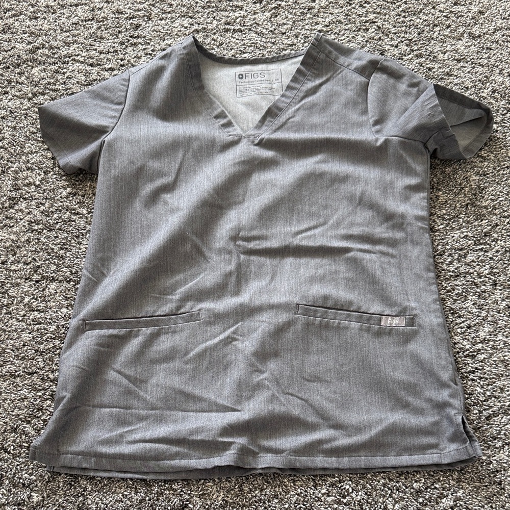 Women’s figs graphite V-Neck Scrub Top and bottoms set size small